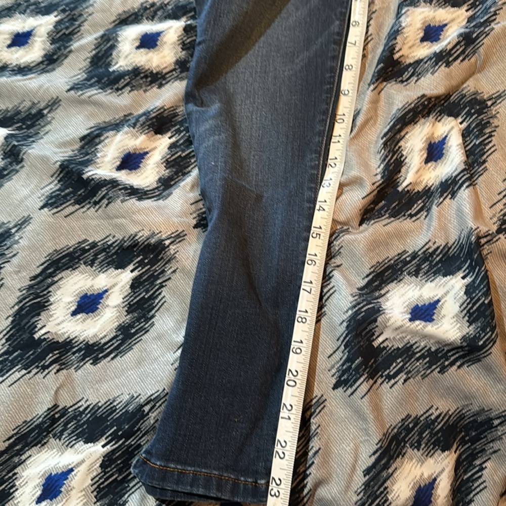 Slim fitting capri - Picture 6 of 6